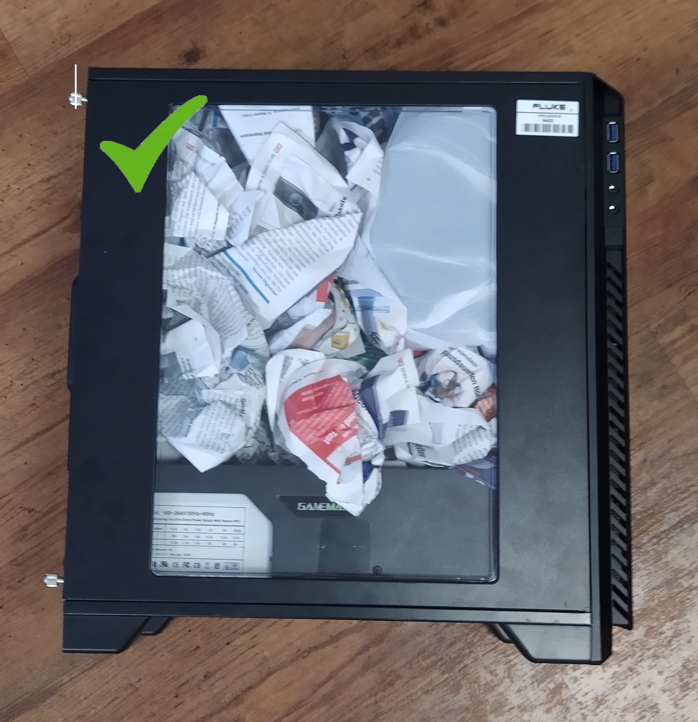 Verschlossenes, verpacktes PC Gehäuse
